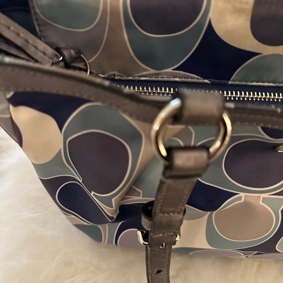 Vintage Coach Authentic Shoulder Bag - Picture 4 of 15